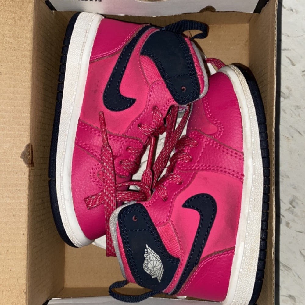 Hot Pink Retro 1 Jordans